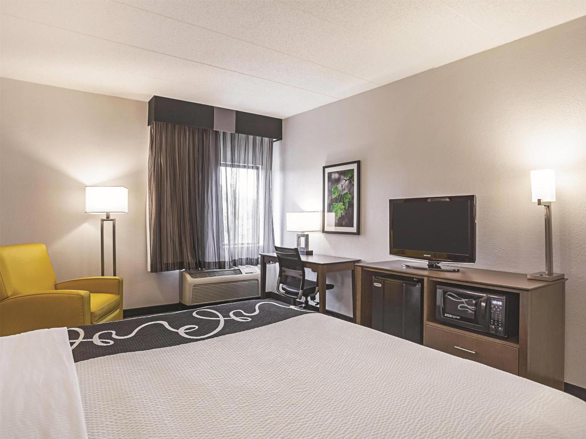 La Quinta By Wyndham Virginia Hotel